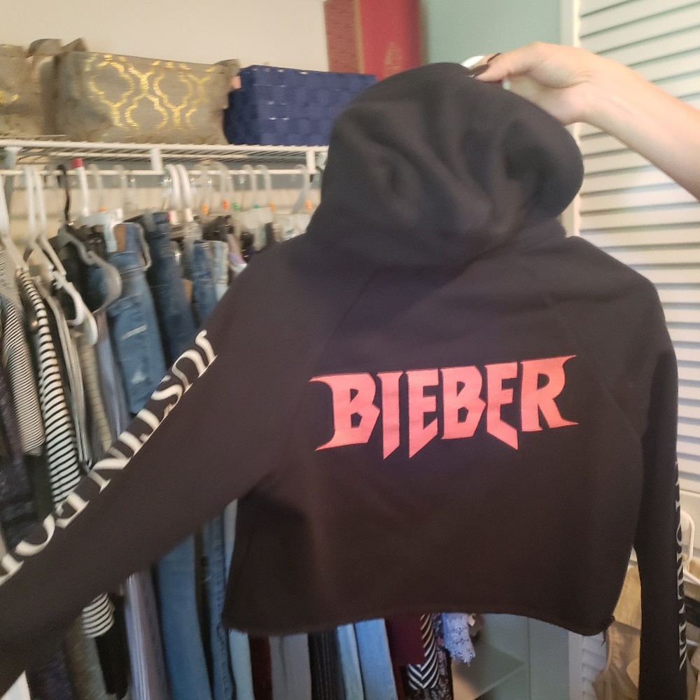 Justin Bieber cropped hoodie